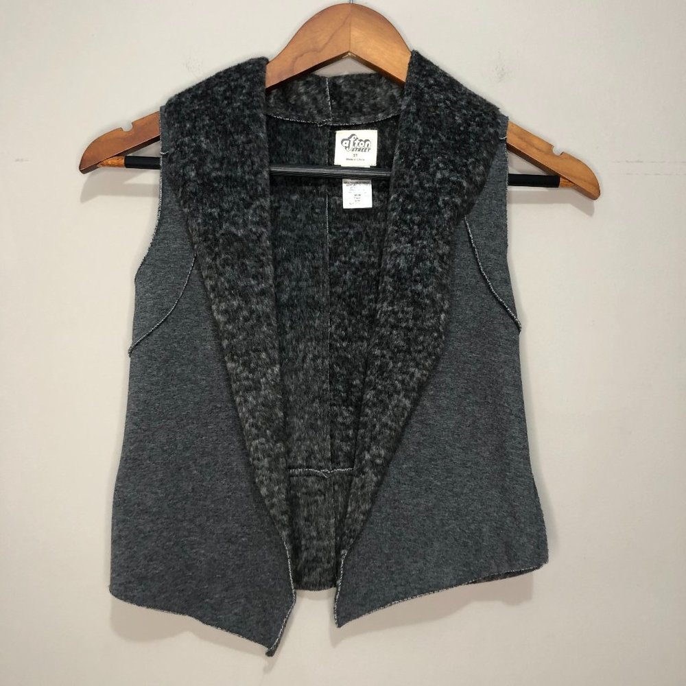 Afton Street Girls Size 5T Open Front Faux Fur Lined Vest Grey